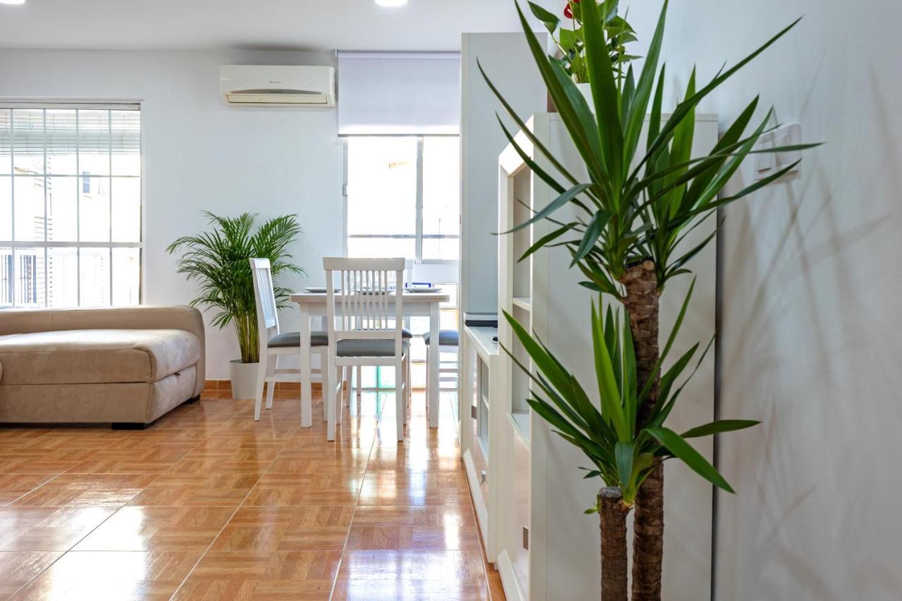 Charming 2 Bedroom Apartment At Triana Center By Oui Севілья Екстер'єр фото