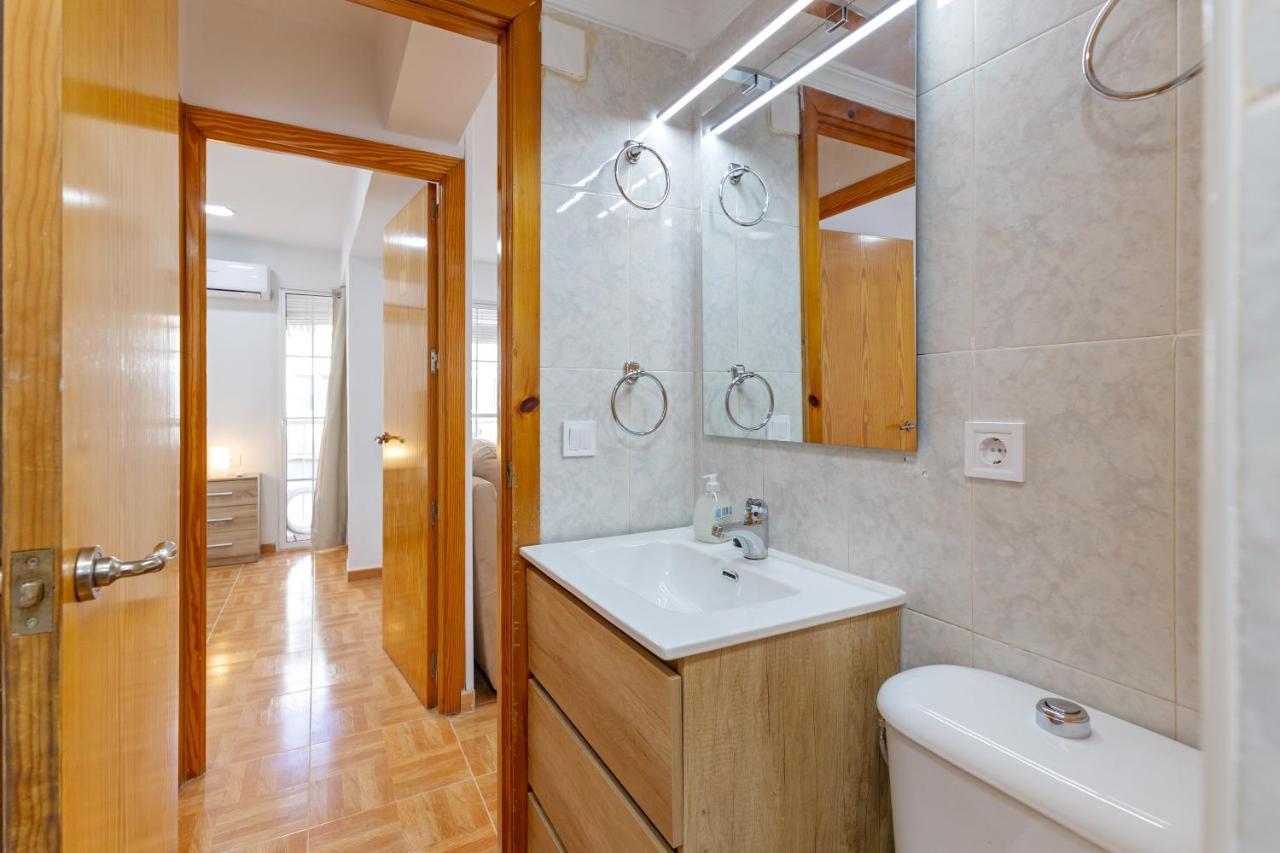Charming 2 Bedroom Apartment At Triana Center By Oui Севілья Екстер'єр фото